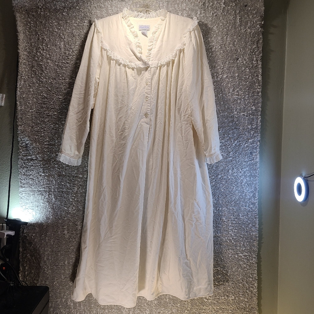 Vintage Lanz Of Salzburg Long Sleeve Night Gown Womens L Modest Lace Ruffle Neck